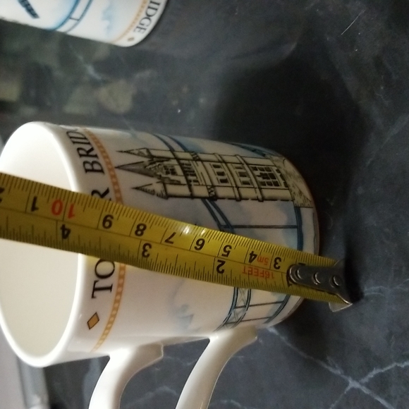 PAIR OF ENGLISH TEA OR COFFEE MUGS - Picture 4 of 4